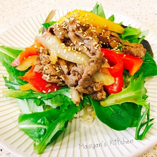 一皿で満足！　牛肉とパプリカのバルサミコ酢炒め丼